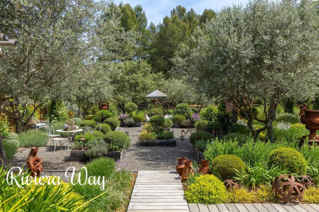 6 room villa in Draguignan, photo #1, listing #106225560