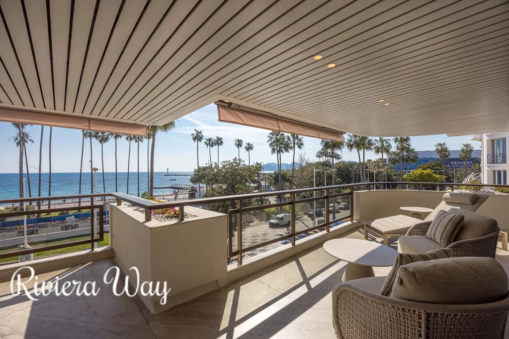 6 room apartment in Cannes, photo #4, listing #105951594