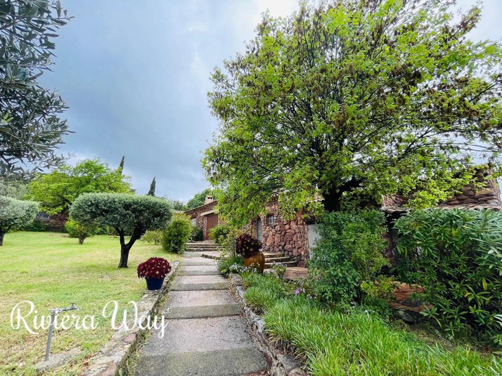 10 room villa in Le Muy, photo #10, listing #102830658