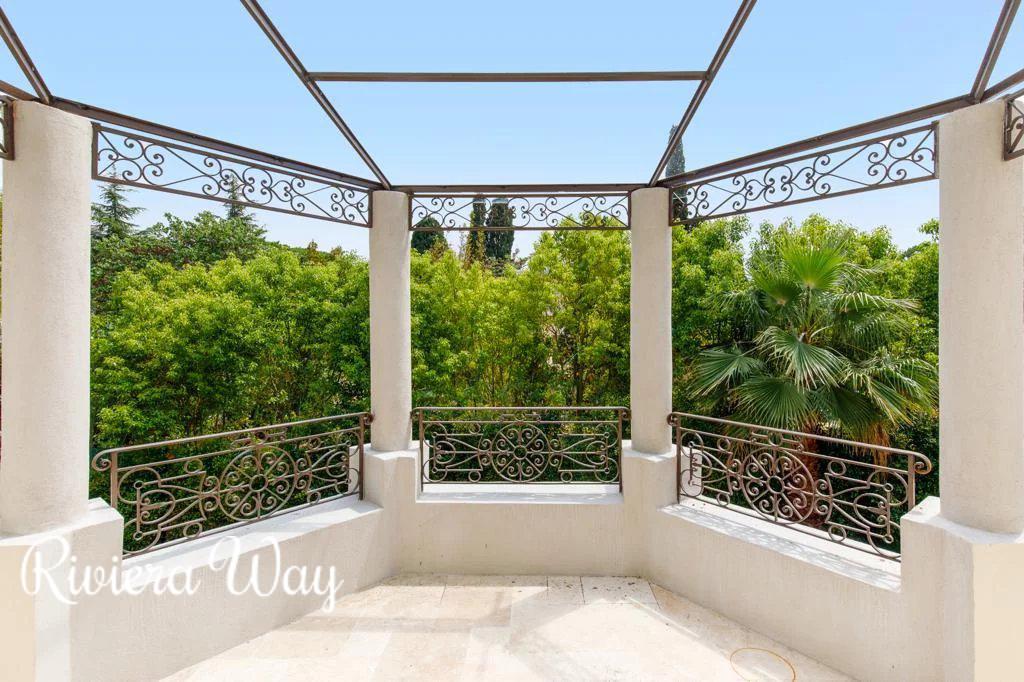 6 room villa in Cannes, photo #2, listing #98901726