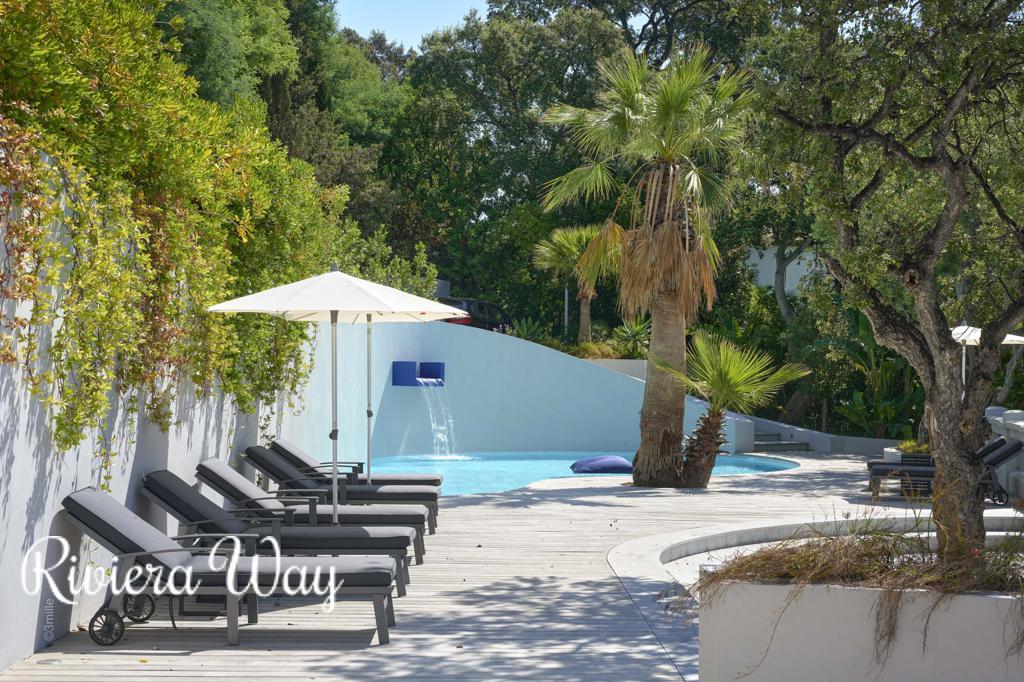 8 room villa in Agay, photo #10, listing #86857428