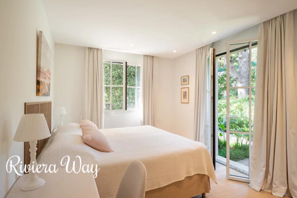 9 room villa in Cannes, photo #9, listing #107162034