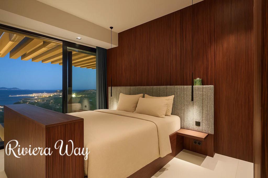 8 room villa in Gassin, photo #5, listing #104606964