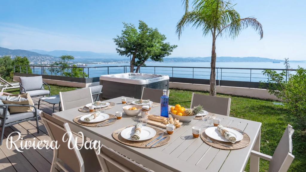4 room apartment in Theoule-sur-Mer, photo #3, listing #106503474