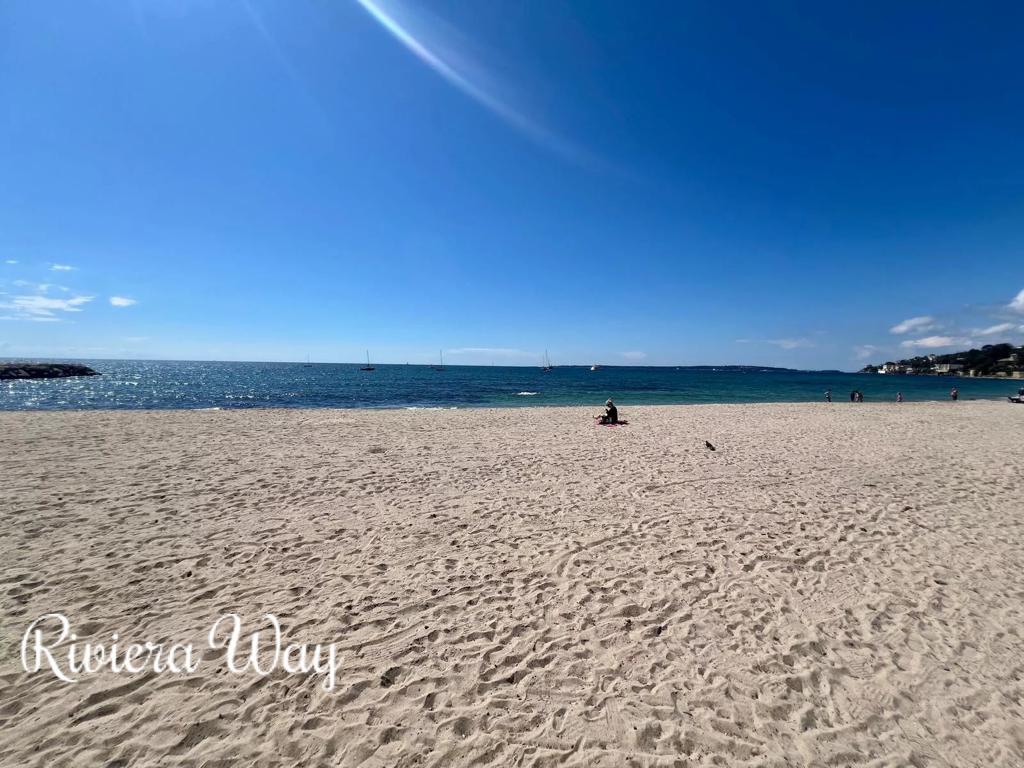 2 room apartment in Golf Juan, photo #3, listing #102992820