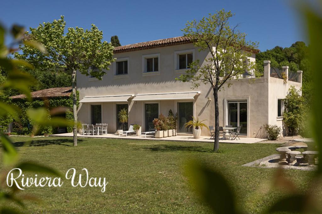 8 room villa in Grasse, photo #7, listing #99500898
