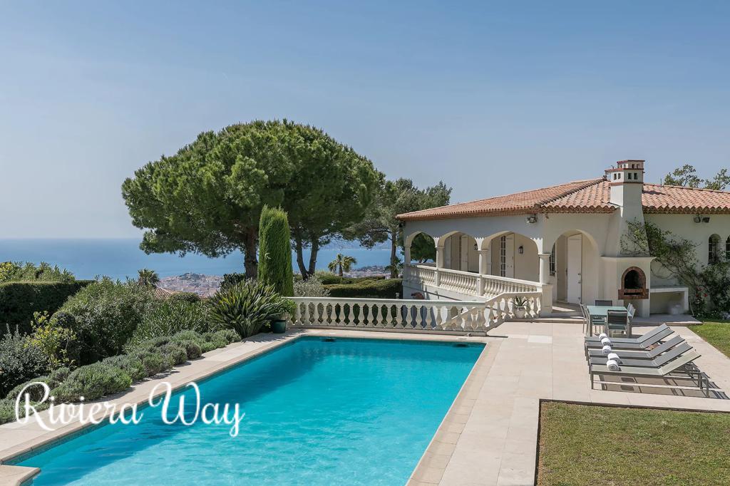 8 room villa in Cannes, photo #2, listing #99572214