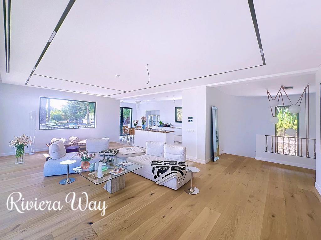 7 room villa in Cannes, photo #8, listing #104282556