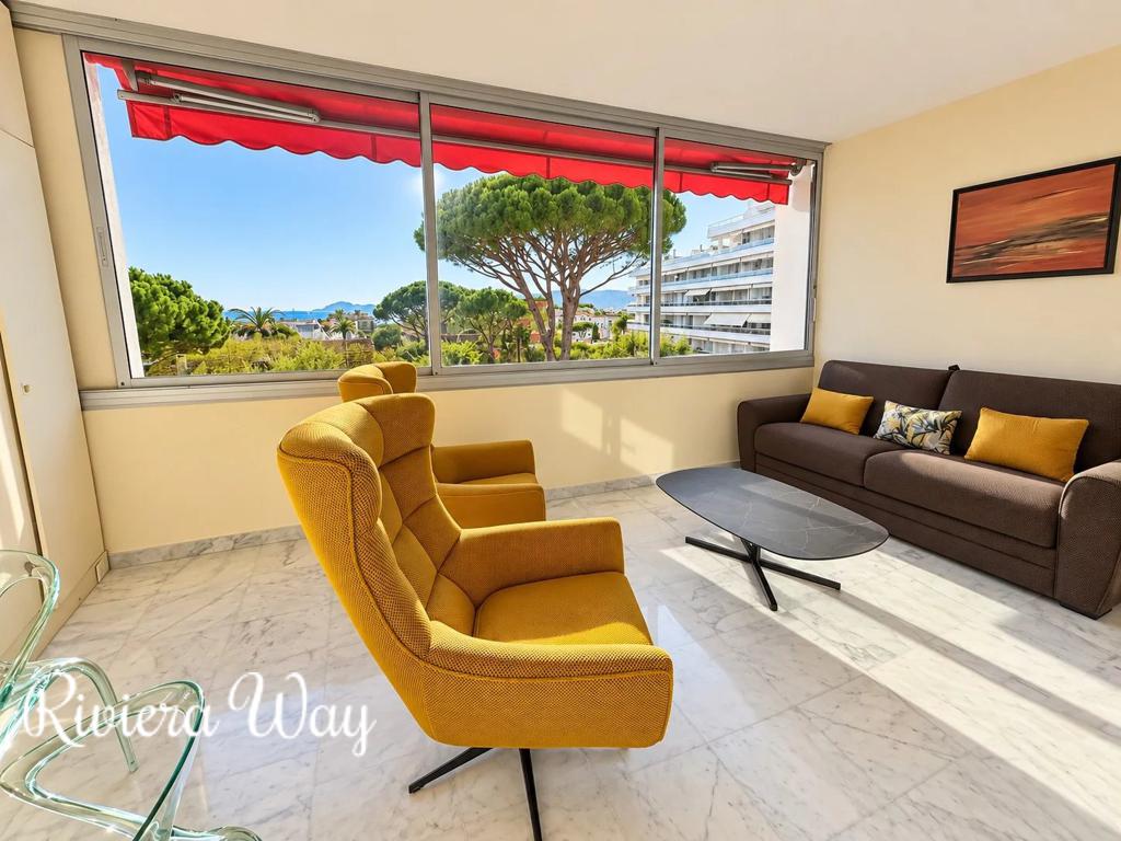 2 room apartment in Antibes, photo #5, listing #107135784