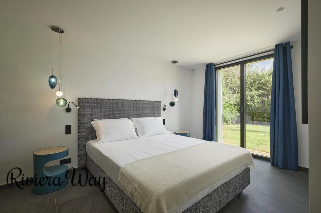 7 room villa in La Croix-Valmer, photo #1, listing #105001974