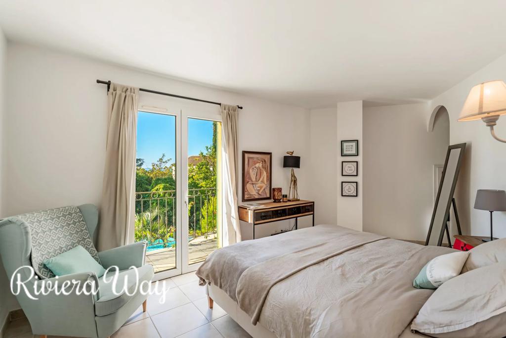 8 room villa in La Londe-les-Maures, photo #10, listing #105707994
