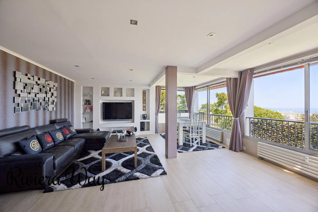 7 room apartment in Antibes, photo #4, listing #107149560