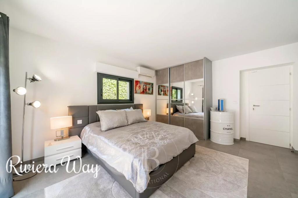 8 room villa in Vallauris, photo #5, listing #88314954