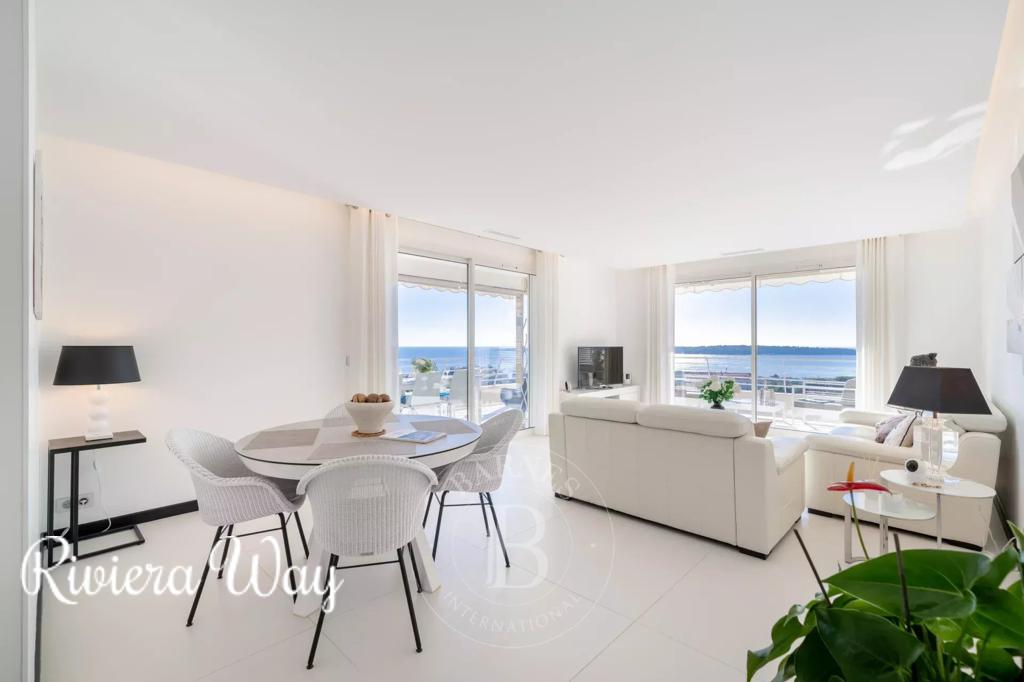 4 room apartment in Cannes, photo #4, listing #101661504