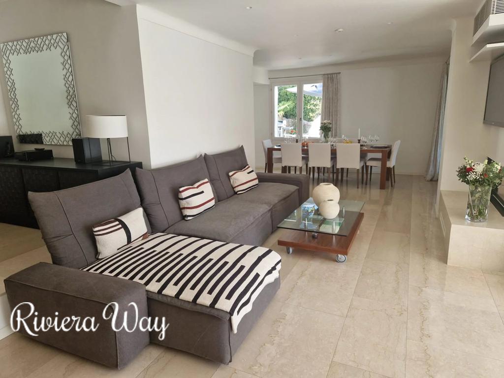 8 room villa in Saint-Tropez, photo #6, listing #106155798
