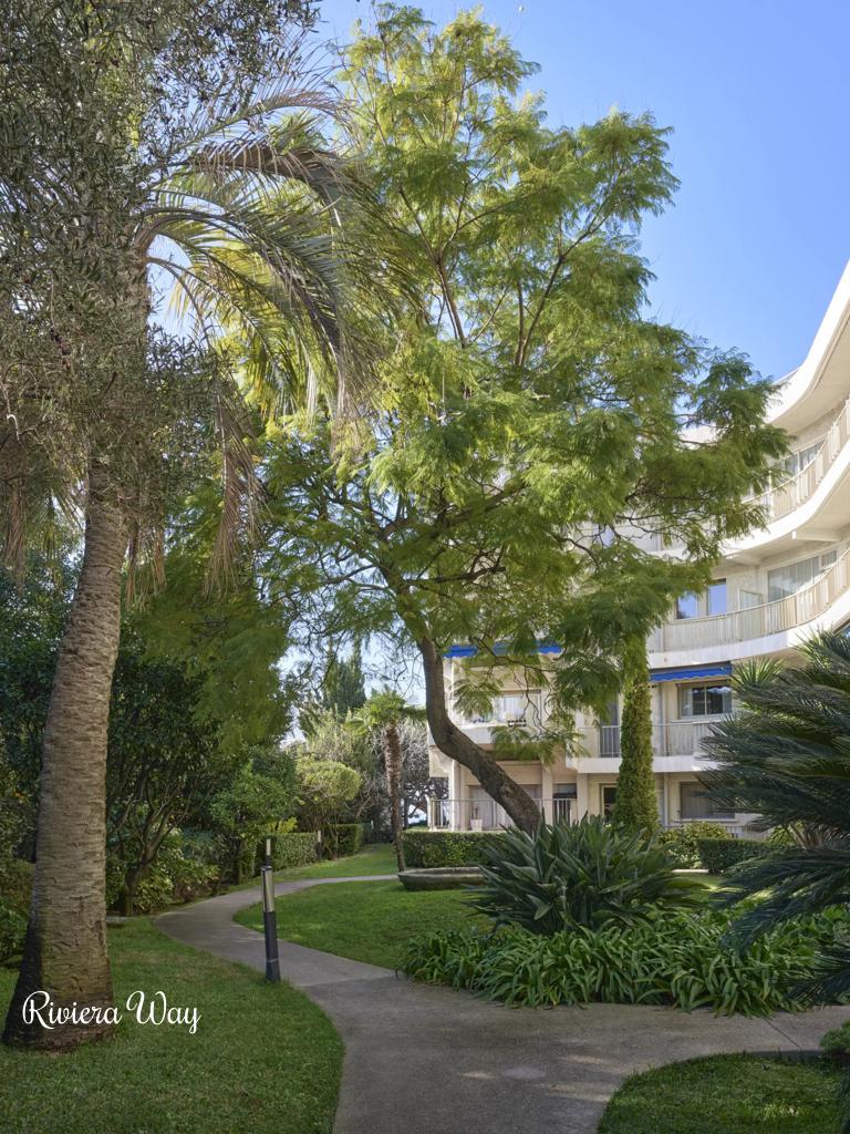 6 room apartment in Antibes, photo #7, listing #101502282