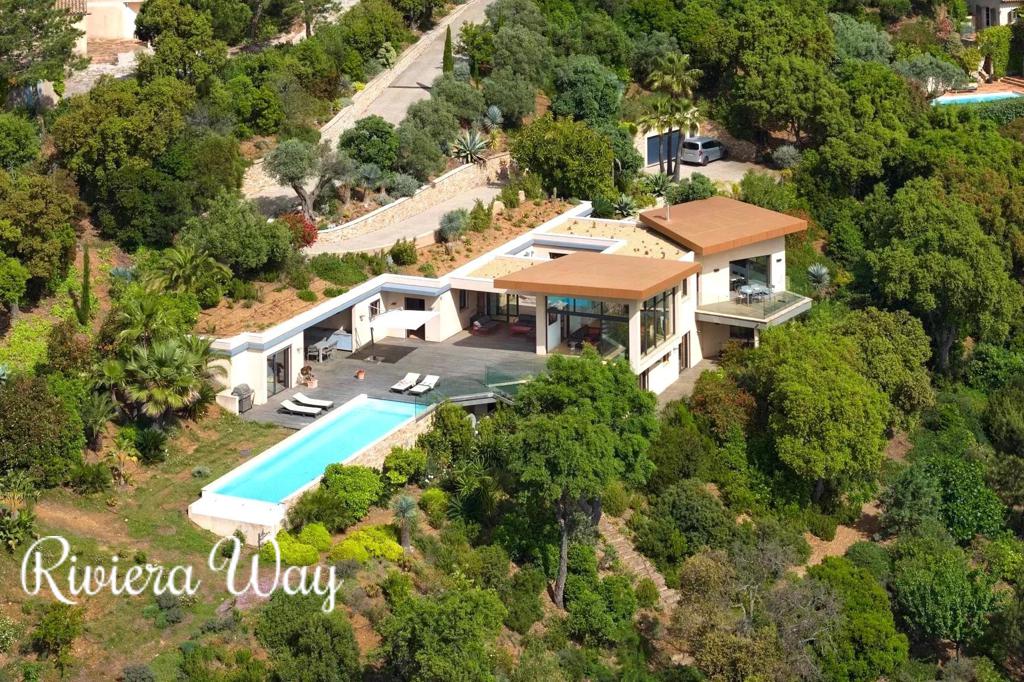 10 room villa in La Croix-Valmer, photo #2, listing #102842418