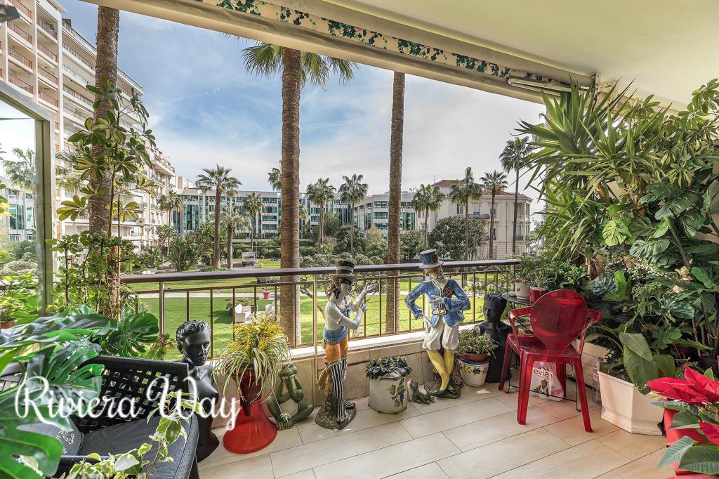 Apartment in Cannes, photo #8, listing #78779022