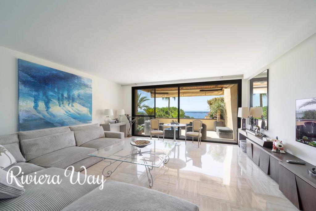 2 room apartment in Cannes, photo #2, listing #103789098