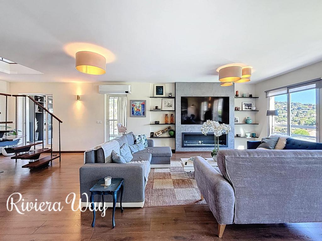 5 room apartment in Le Cannet, photo #1, listing #102973500