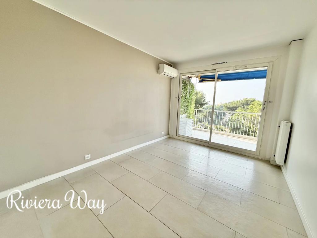 4 room apartment in Antibes, photo #5, listing #103061112