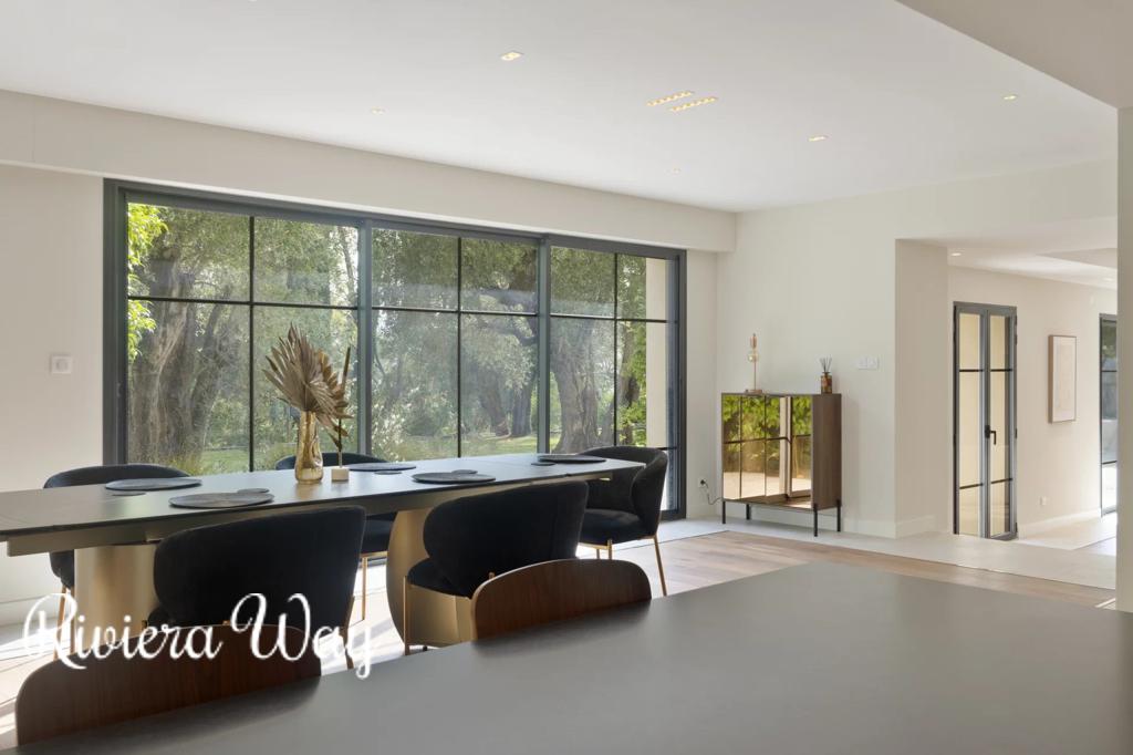 8 room villa in Mougins, photo #9, listing #102676350