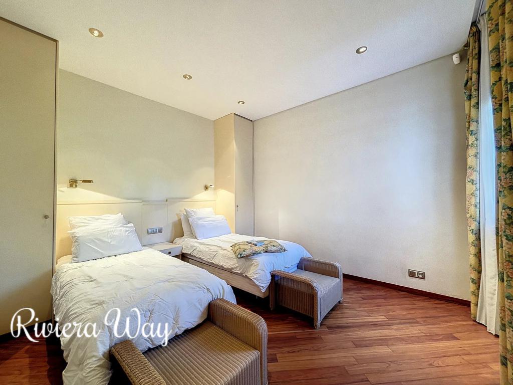 5 room villa in Cap d'Antibes, photo #8, listing #95835768