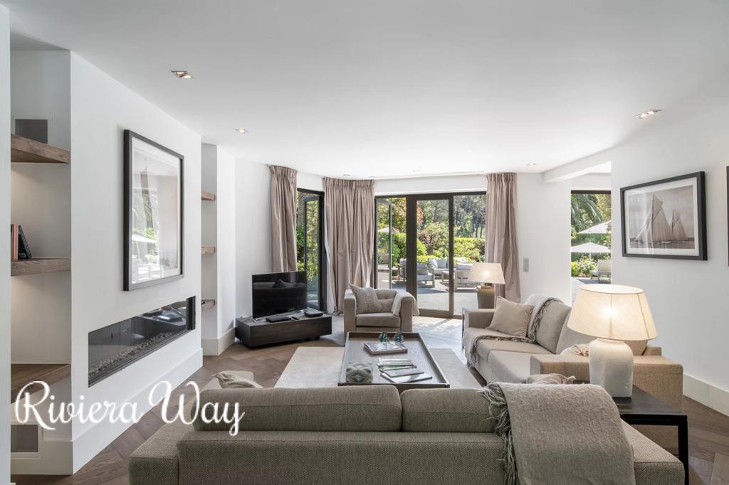 7 room villa in Mougins, photo #3, listing #102995802