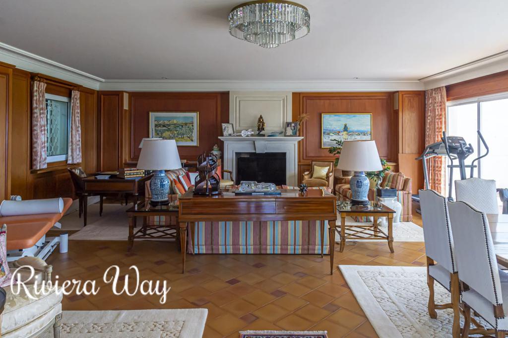 5 room villa in Cap d'Antibes, photo #1, listing #98994210