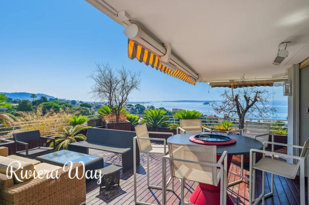 4 room apartment in Cannes, photo #3, listing #106365504