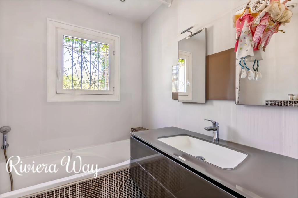 12 room villa in Mougins, photo #10, listing #106250802
