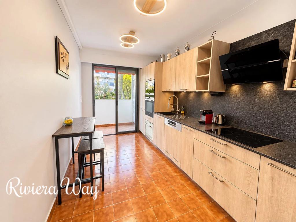 2 room apartment in Antibes, photo #6, listing #107135784
