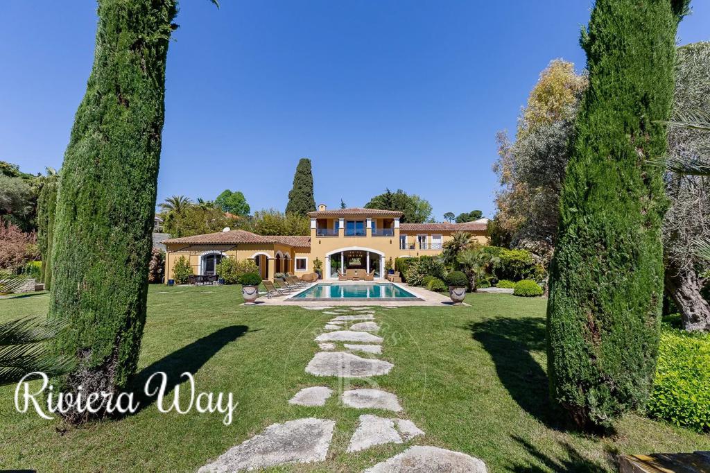 10 room villa in Antibes, photo #7, listing #99687420