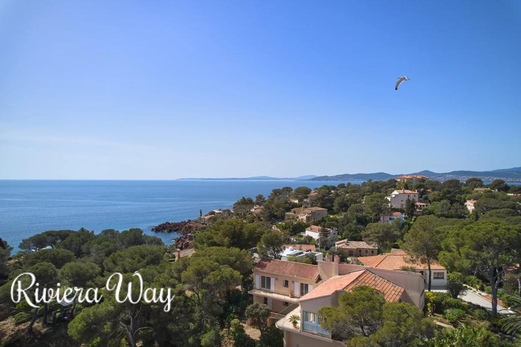 10 room villa in Saint-Raphaël, 48 m², photo #4, listing #99545040