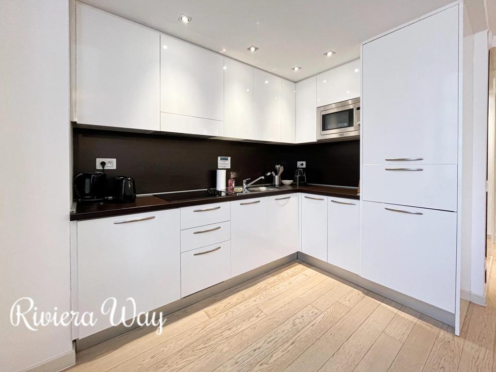 1 room apartment in Cannes, photo #2, listing #106248072