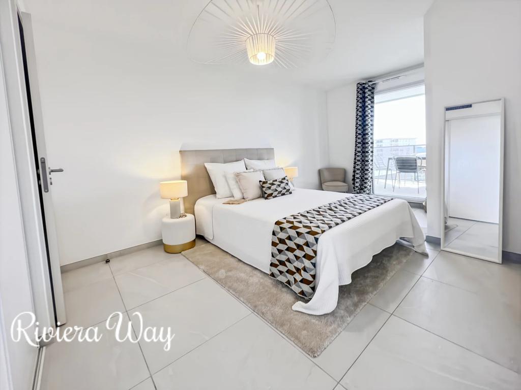 4 room new home in Antibes, photo #5, listing #106178058