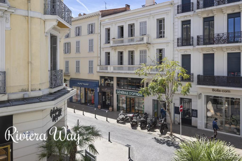 4 room apartment in Cannes, photo #1, listing #94684926