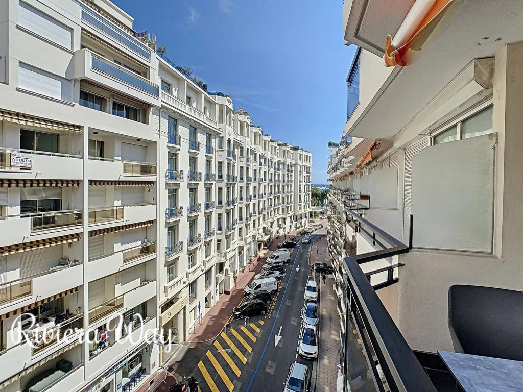 2 room apartment in Cannes, photo #1, listing #106464372