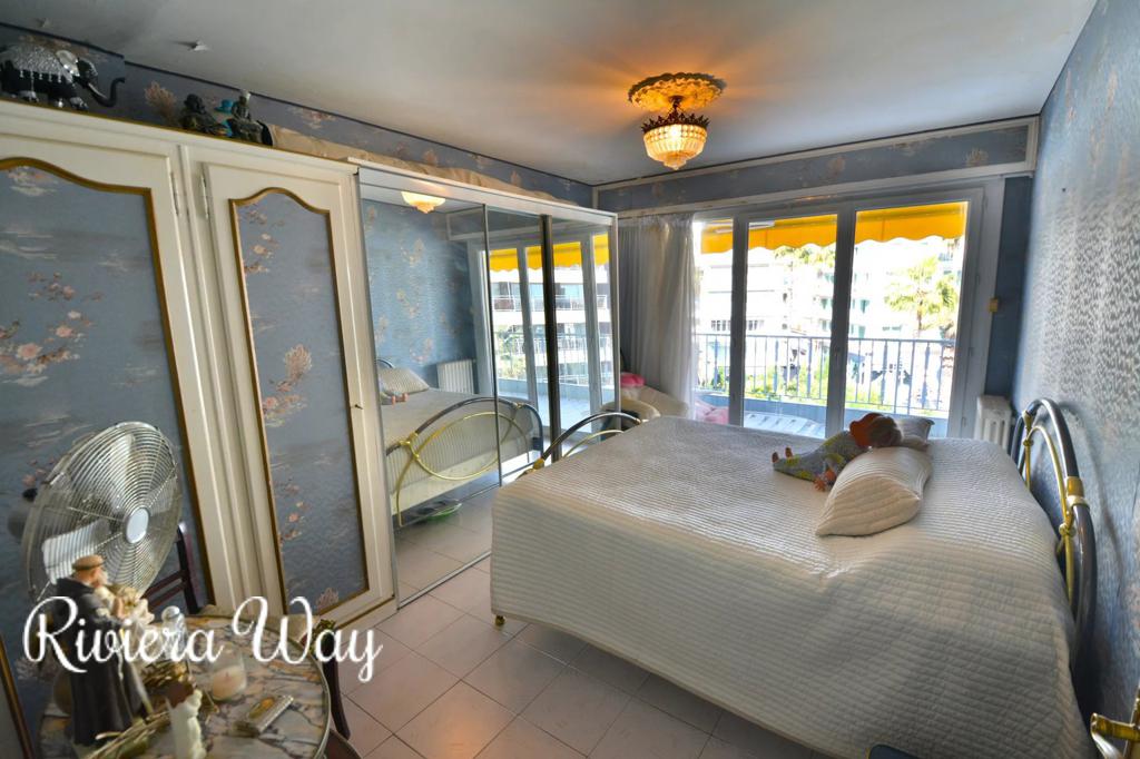 4 room apartment in Juan-les-Pins, photo #1, listing #102778284