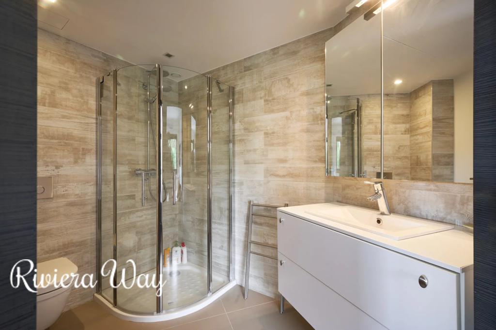 10 room villa in La Croix-Valmer, photo #9, listing #102842418