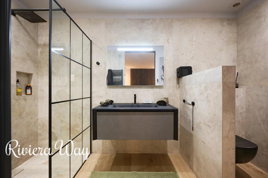 7 room villa in Gassin, photo #4, listing #102861612