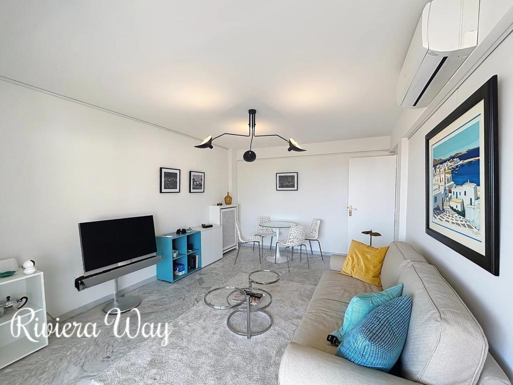 2 room apartment in Antibes, photo #7, listing #106090152