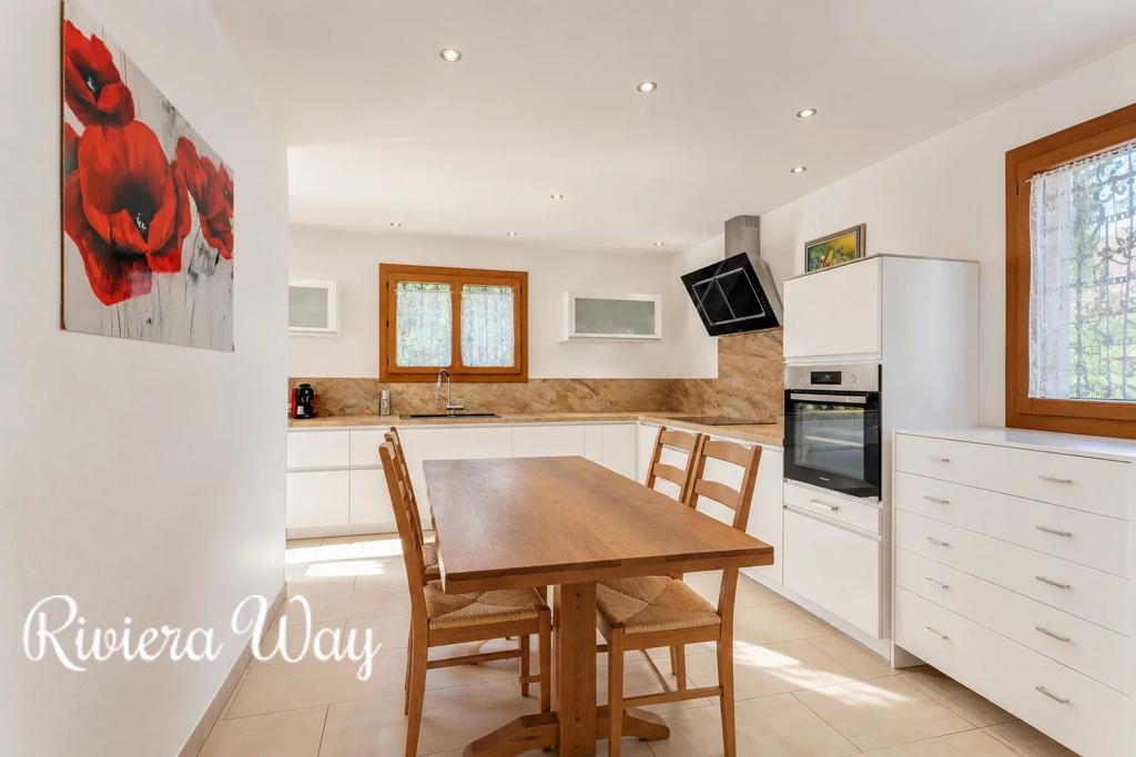 Villa in Rayol-Canadel-sur-Mer, photo #8, listing #105782124