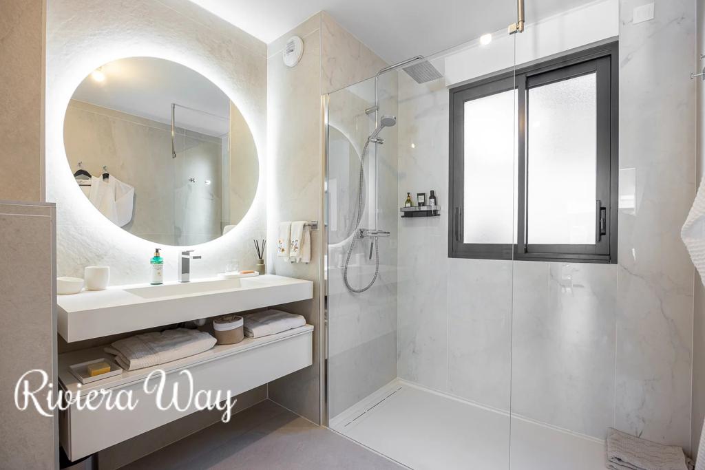 4 room apartment in Antibes, photo #4, listing #104965980