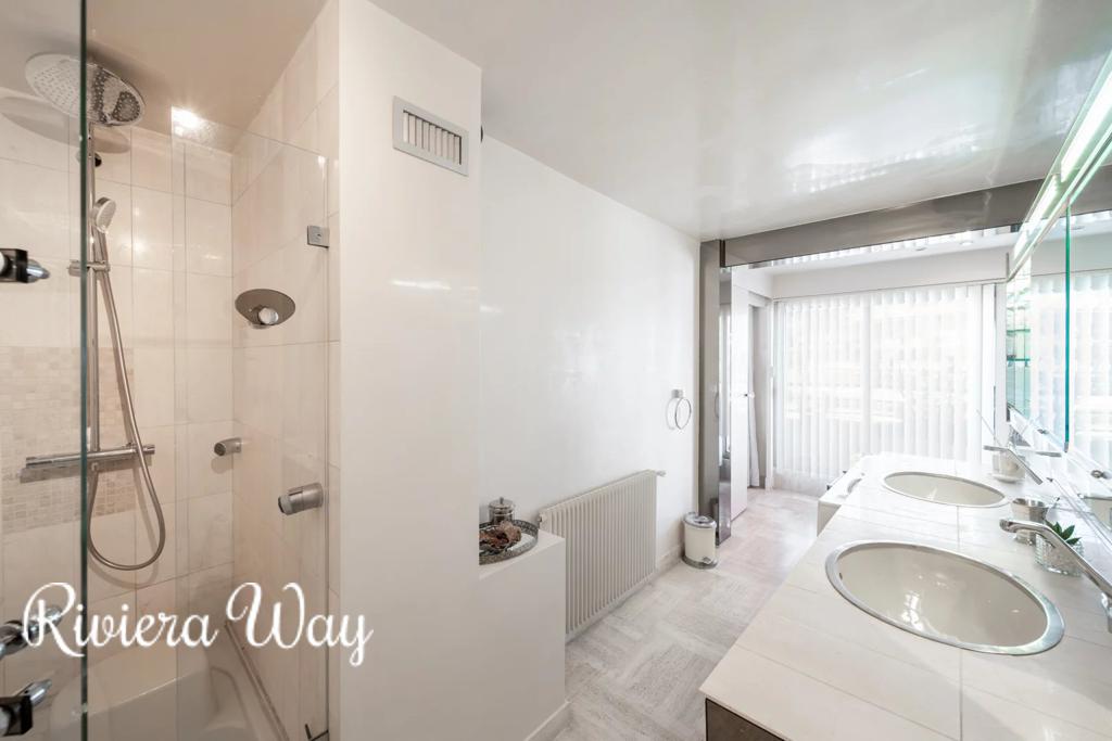 4 room apartment in Cannes, photo #2, listing #105139692