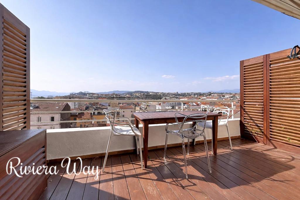 1 room apartment in Boulevard de la Croisette, photo #3, listing #105845670