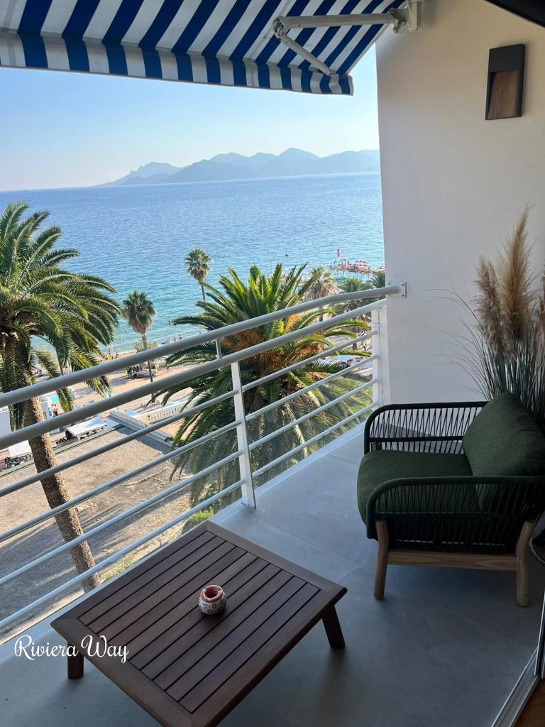 2 room apartment in Cannes, photo #2, listing #106857072