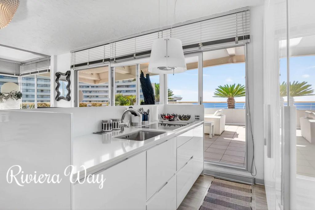 3 room apartment in Villeneuve-Loubet, photo #6, listing #106463028