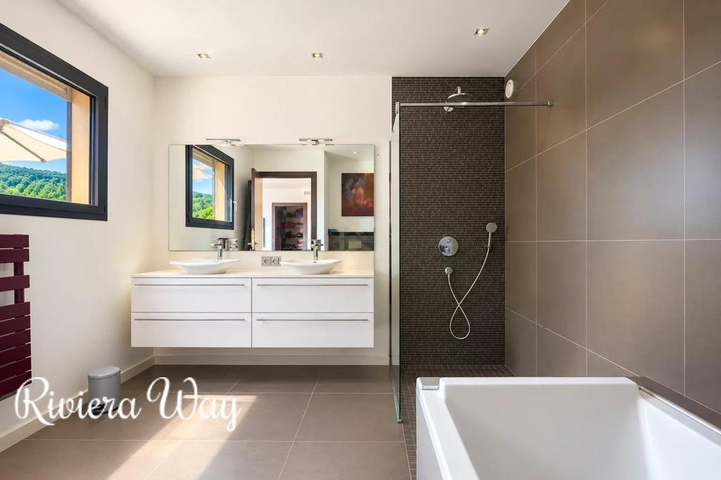 10 room villa in La Croix-Valmer, photo #9, listing #102842418