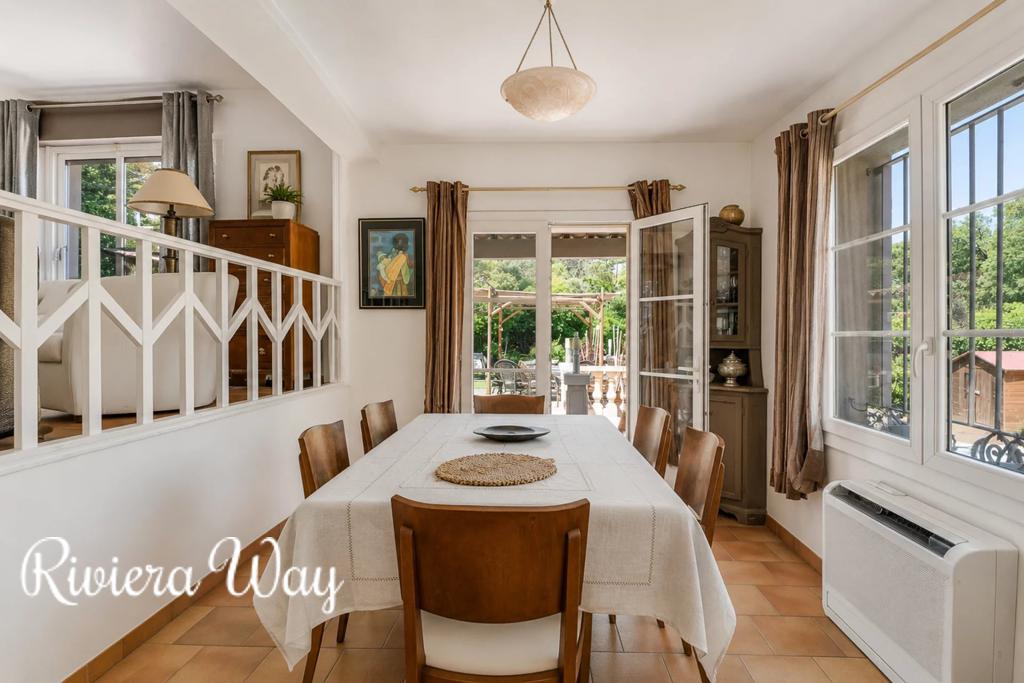 6 room villa in Sainte-Maxime, photo #10, listing #106361178